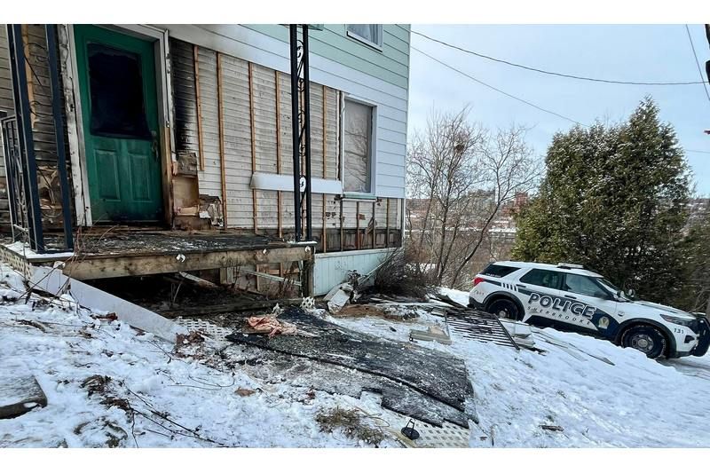 Incendie suspect et véhicule volé : deux interventions de la police à Sherbrooke